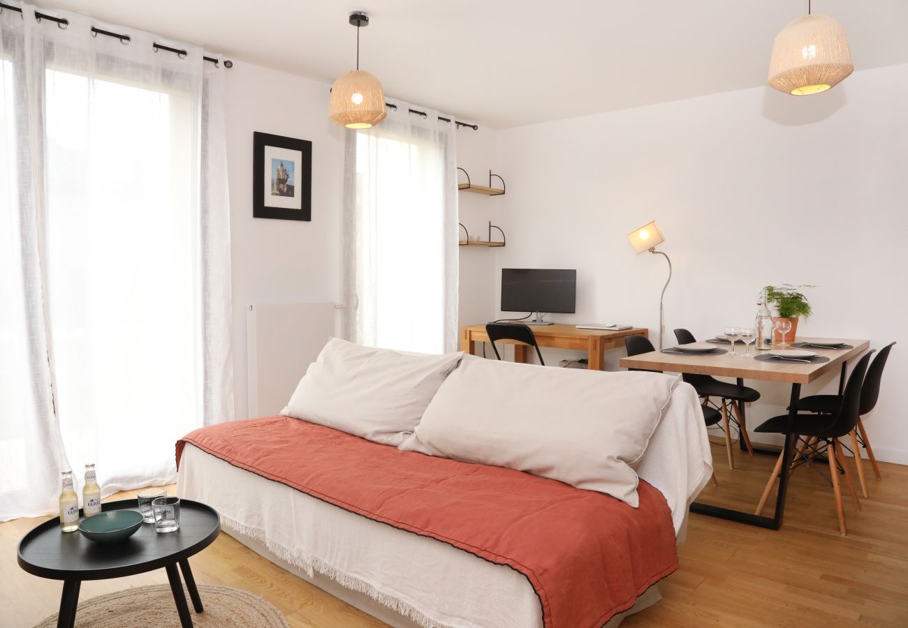 Apartment in Senlis - Casa Verde, central et parking privée + chargeur 