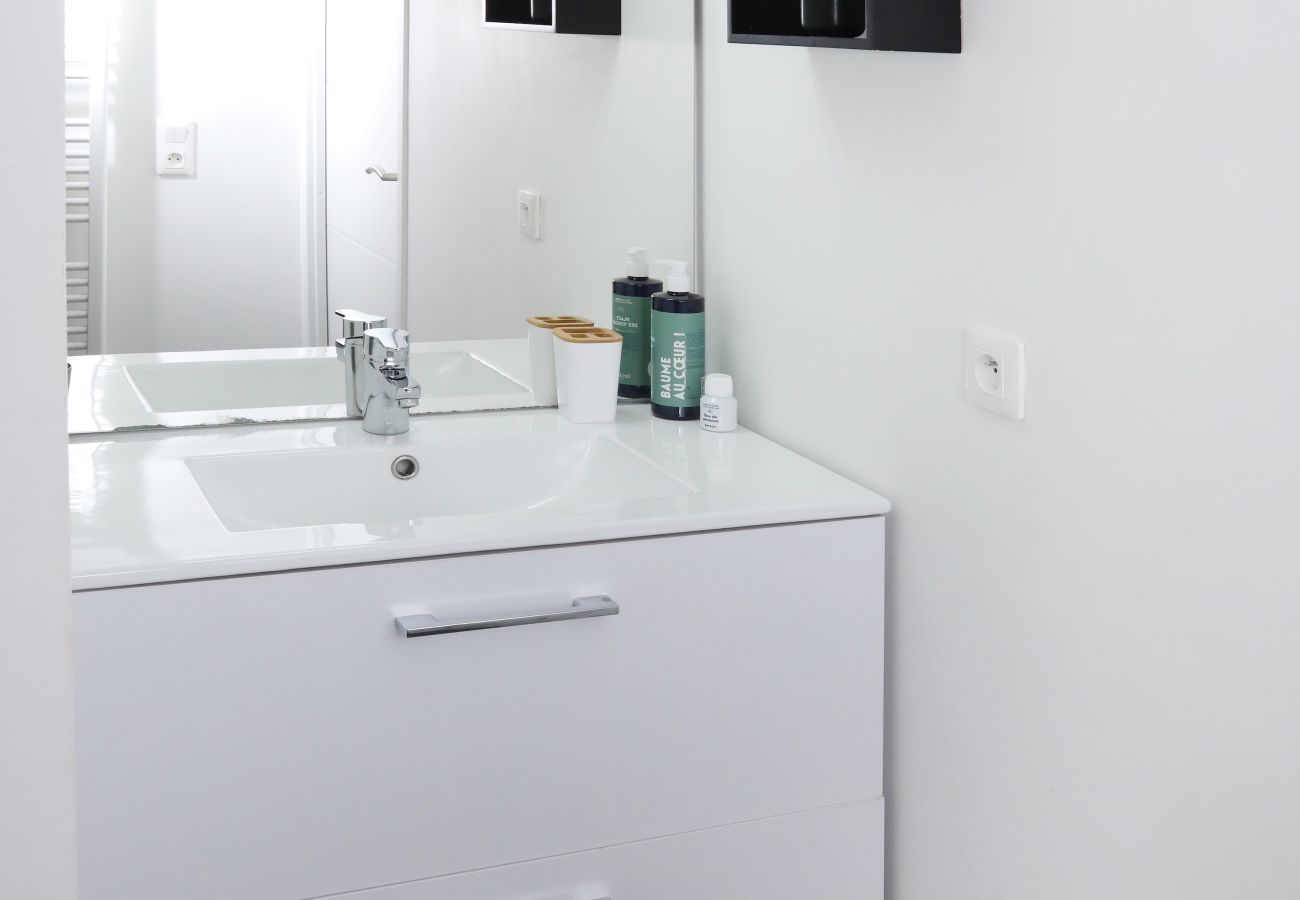 Apartment in Senlis - Casa Verde, central et parking privée + chargeur 