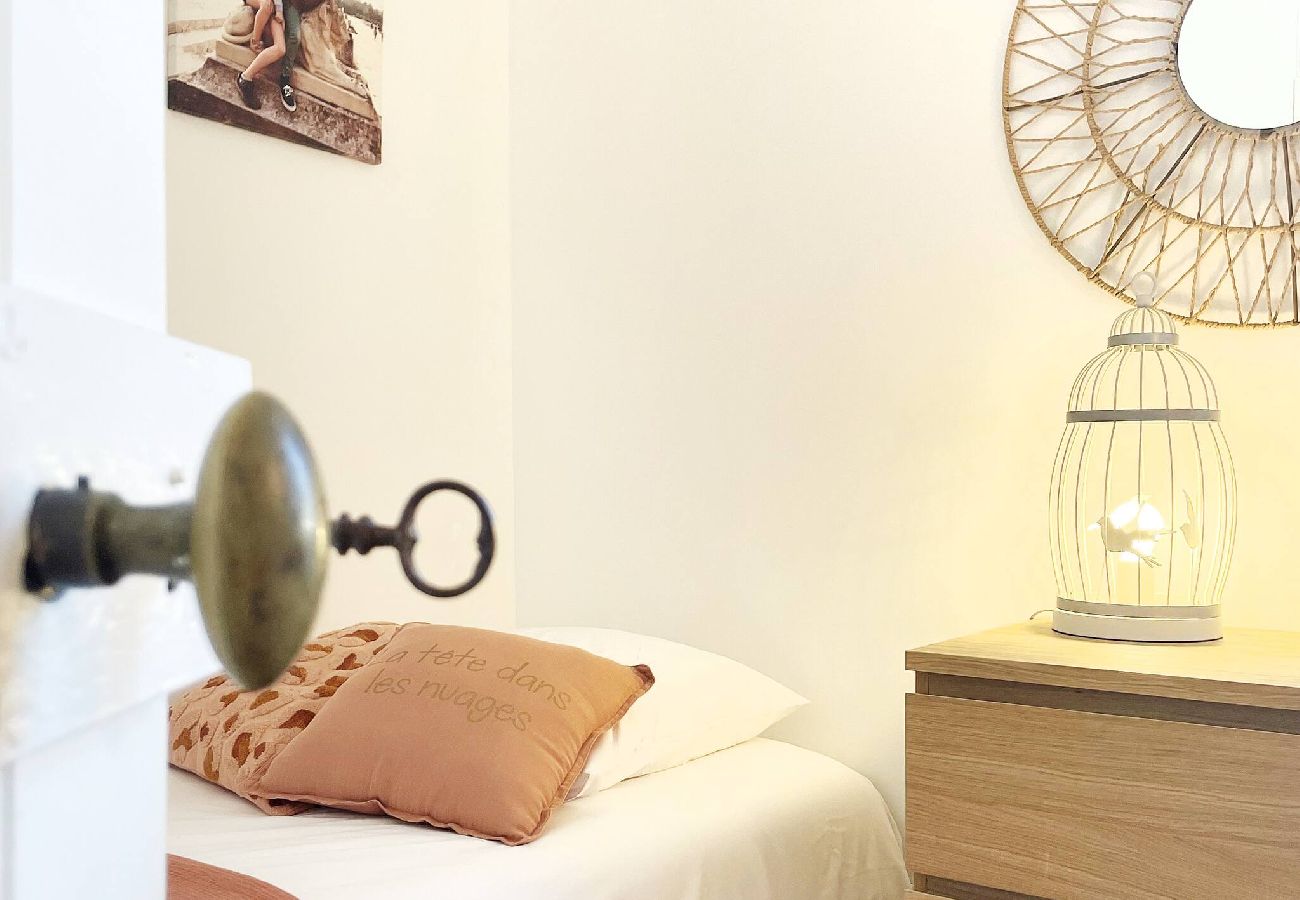 Apartment in Chantilly - C24- oiseaux