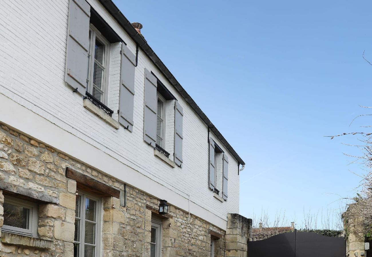 Apartment in Courteuil - A20- M-Clocher