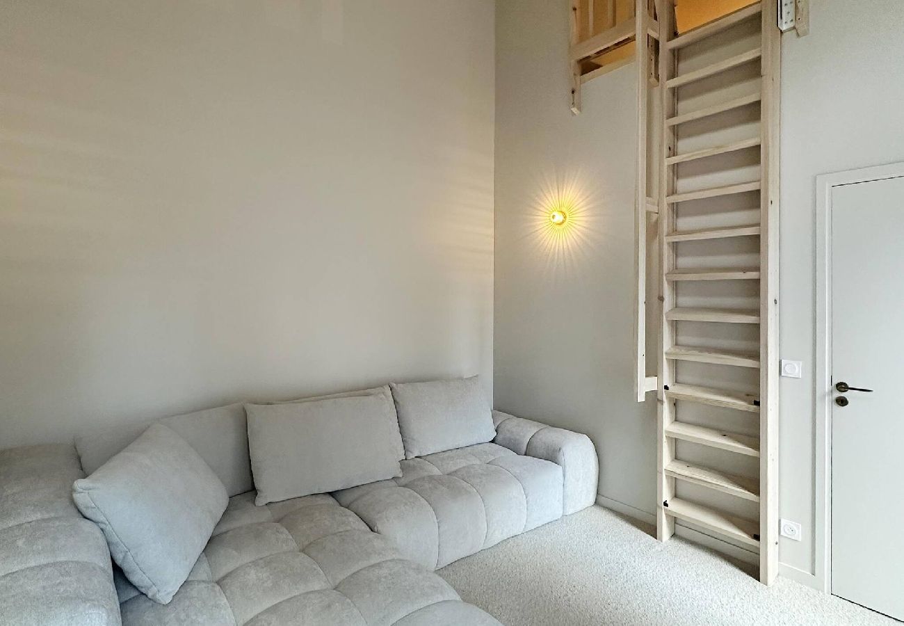 House in Lamorlaye - L30-Forest house