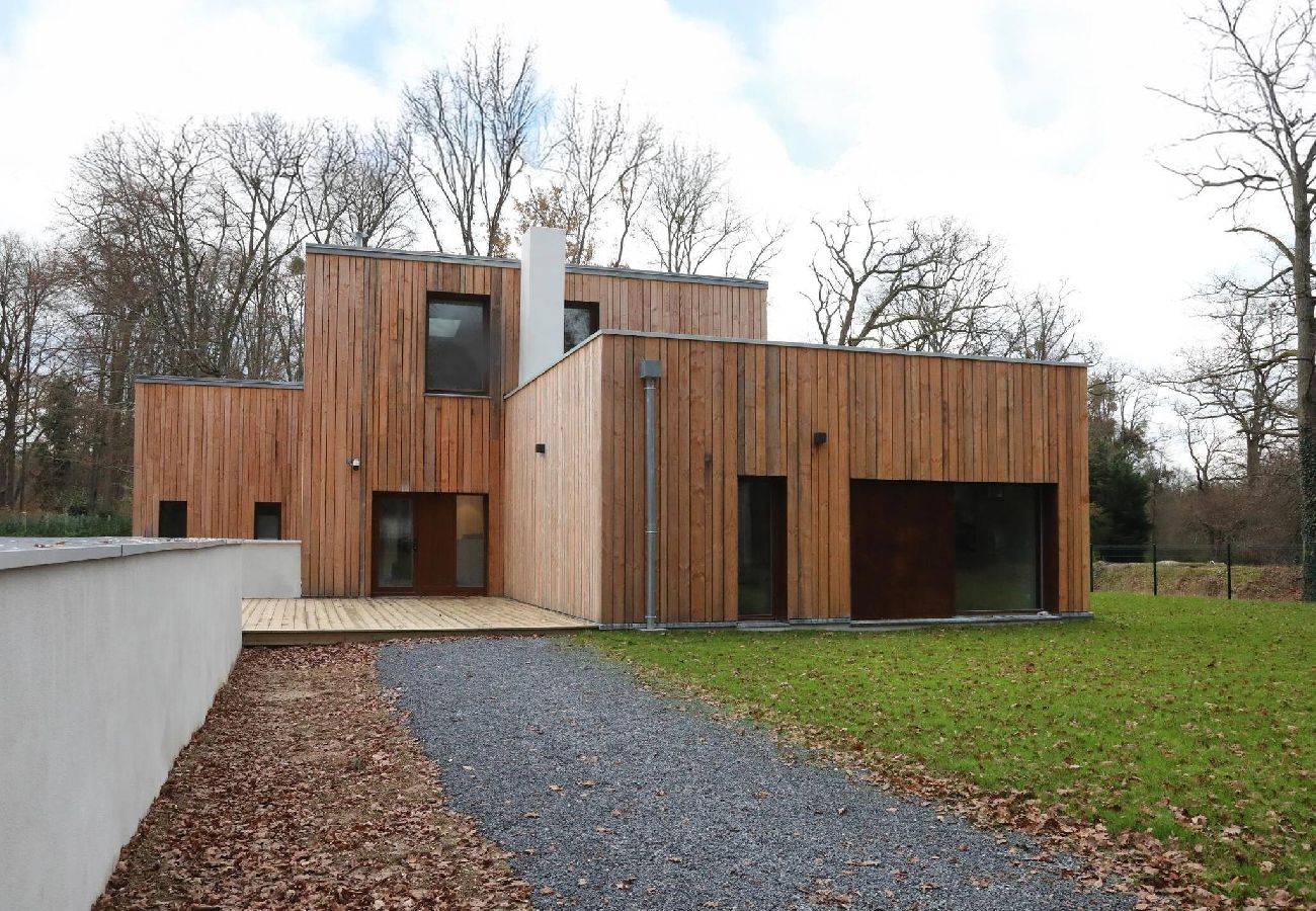 House in Lamorlaye - L30-Forest house