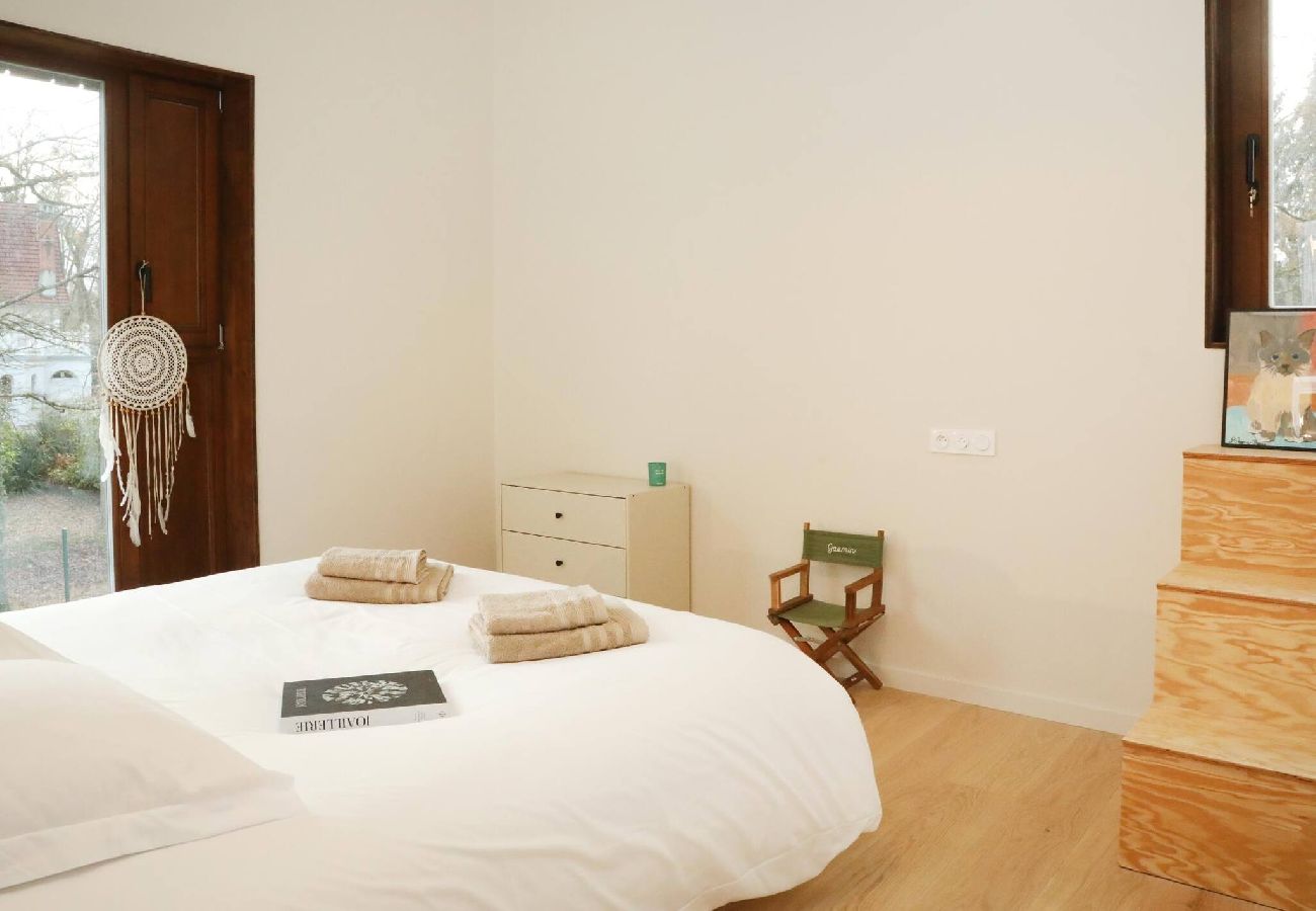 House in Lamorlaye - L30-Forest house