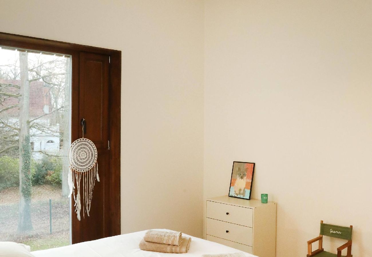 House in Lamorlaye - L30-Forest house