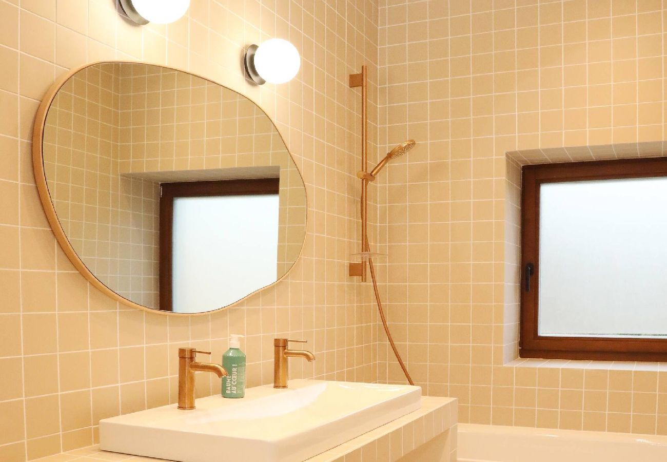 House in Lamorlaye - L30-Forest house