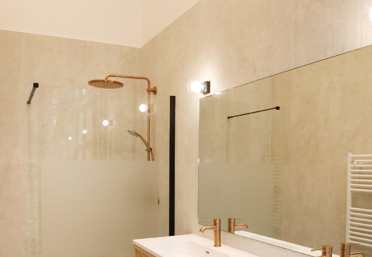 House in Lamorlaye - L30-Forest house