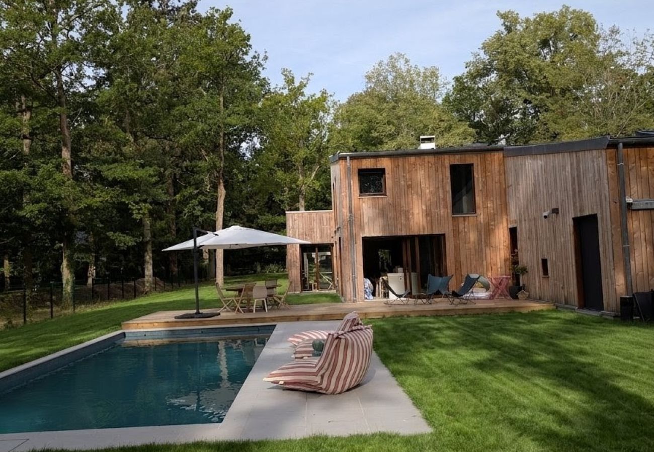 House in Lamorlaye - Forest House Designer Eco Lodge for 10, heated pool