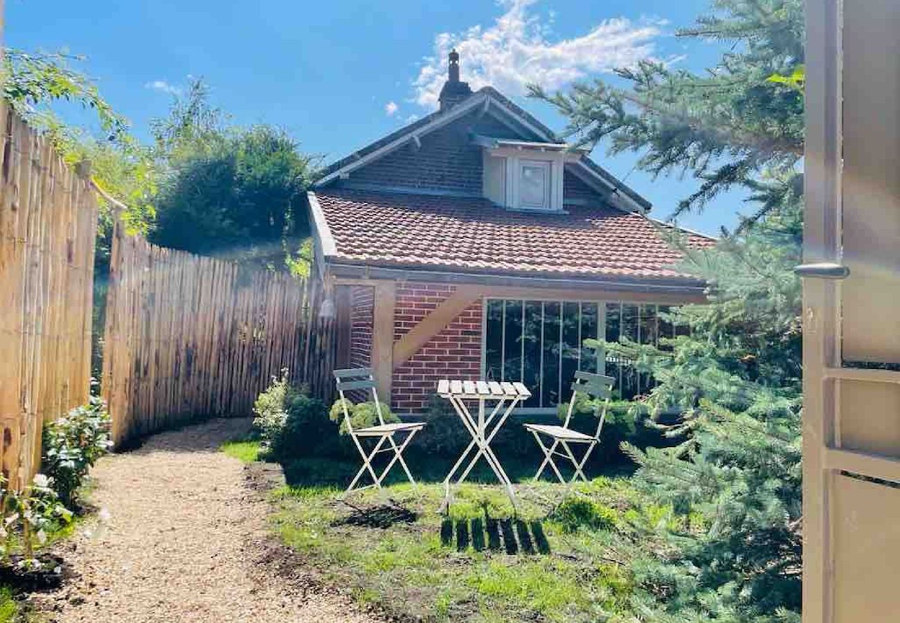 Apartment in Senlis - 10-S Garden