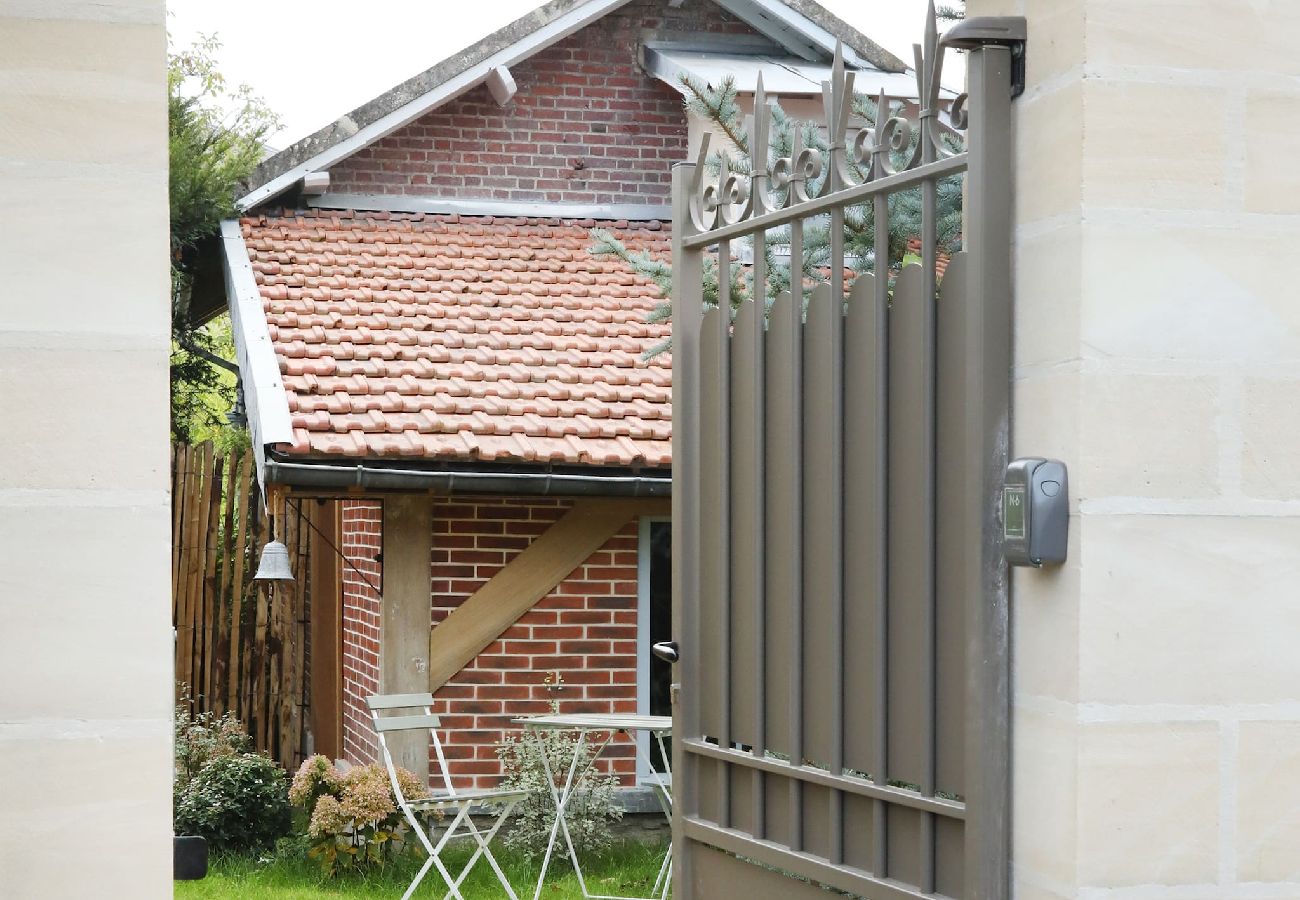 Apartment in Senlis - 10-S Garden