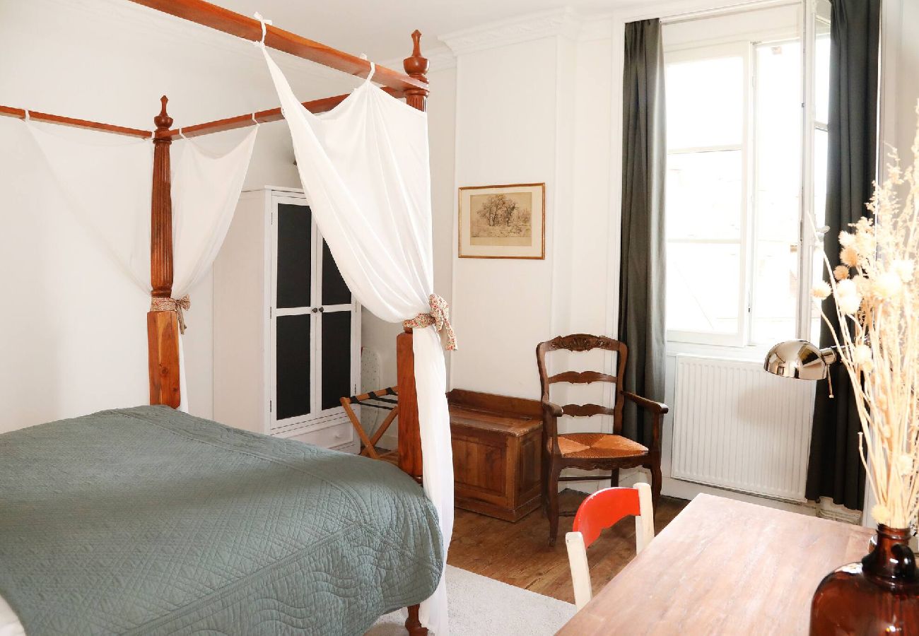 Apartment in Senlis - 07-Cathédrale