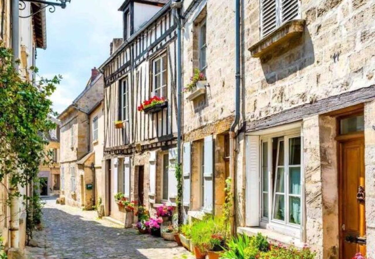 Apartment in Senlis - 07-Cathédrale