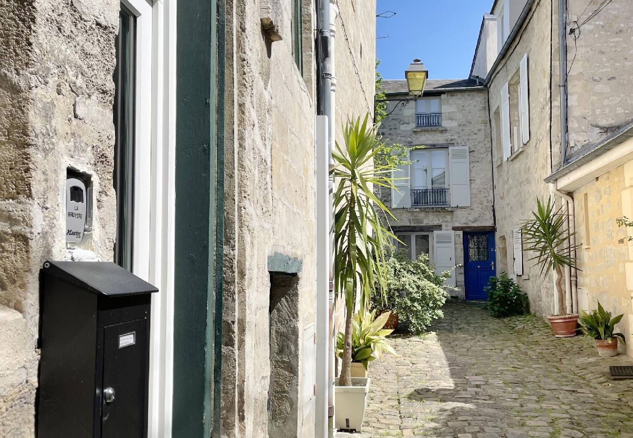 Apartment in Senlis - 07-Cathédrale