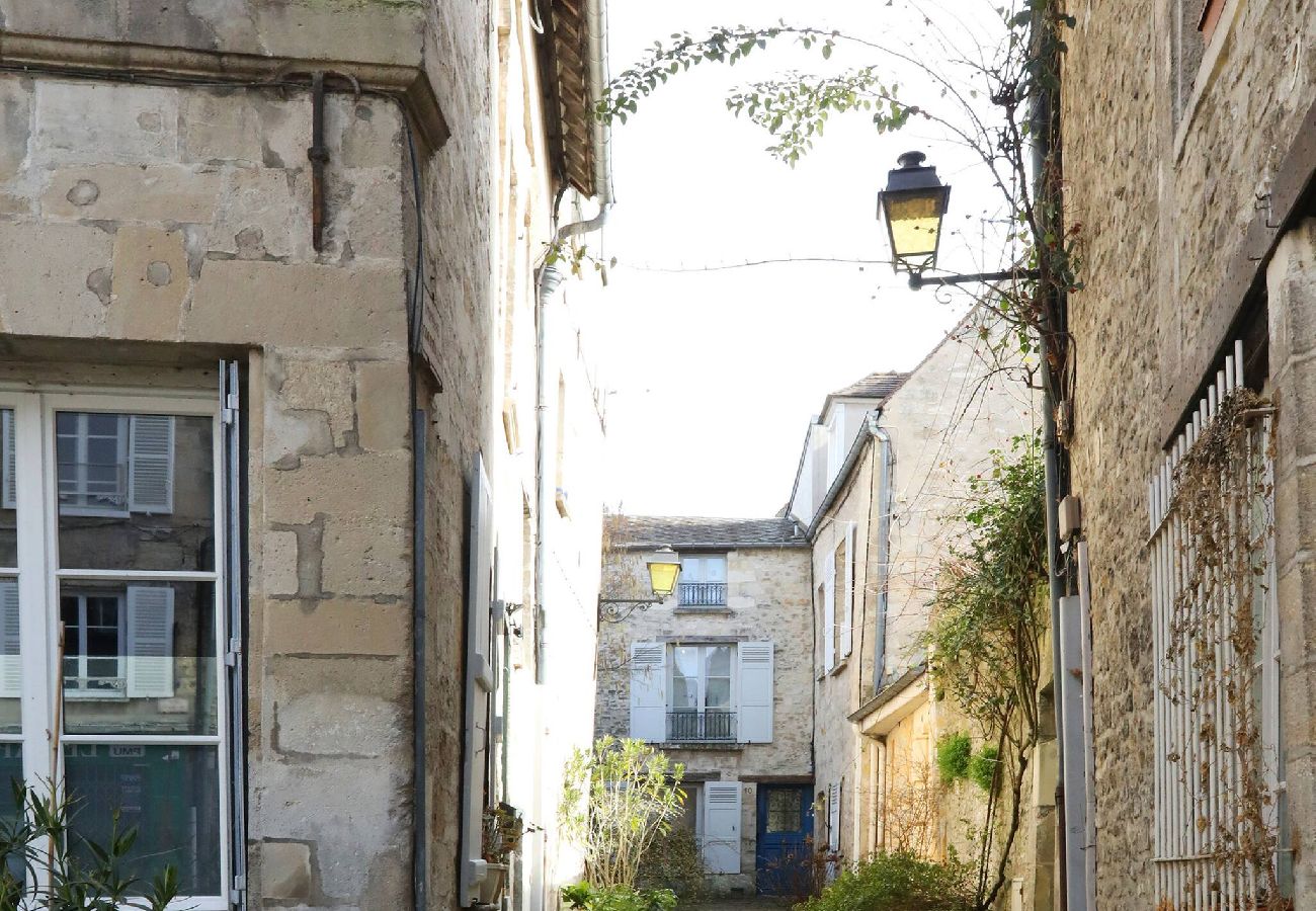 Apartment in Senlis - 07-Cathédrale
