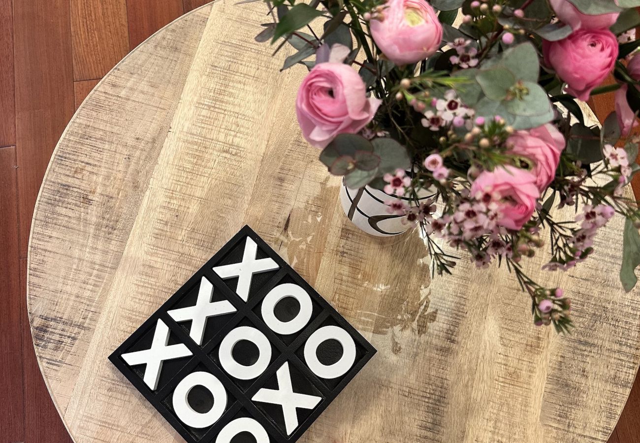 Apartment in Senlis - La Belle Échappée – Historic Senlis Apartment with Bike Storage
