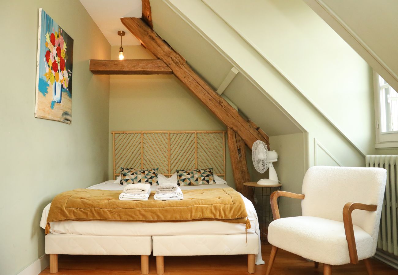 Terraced House in Senlis - La PLACE to be • Senlis Home • Central • Sleeps 5