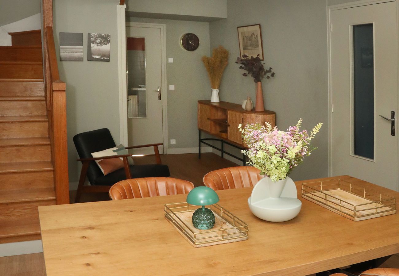 Terraced House in Senlis - La PLACE to be • Senlis Home • Central • Sleeps 5