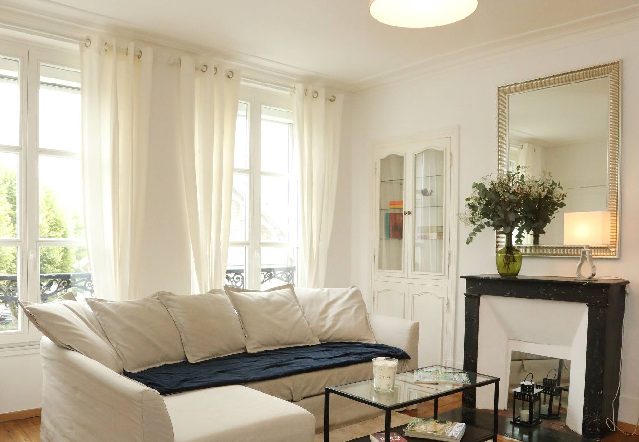 Apartment in Chantilly - Chantilly Panorama | Bright City View 2+2 p 