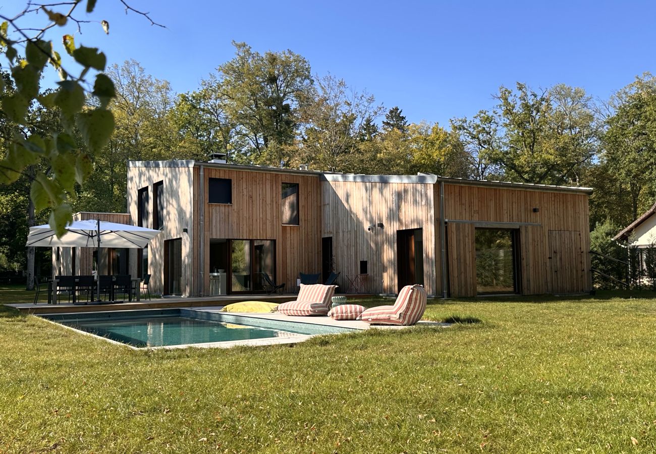 Maison à Lamorlaye - Forest House, ecolodge design 10 pers piscine chauffée