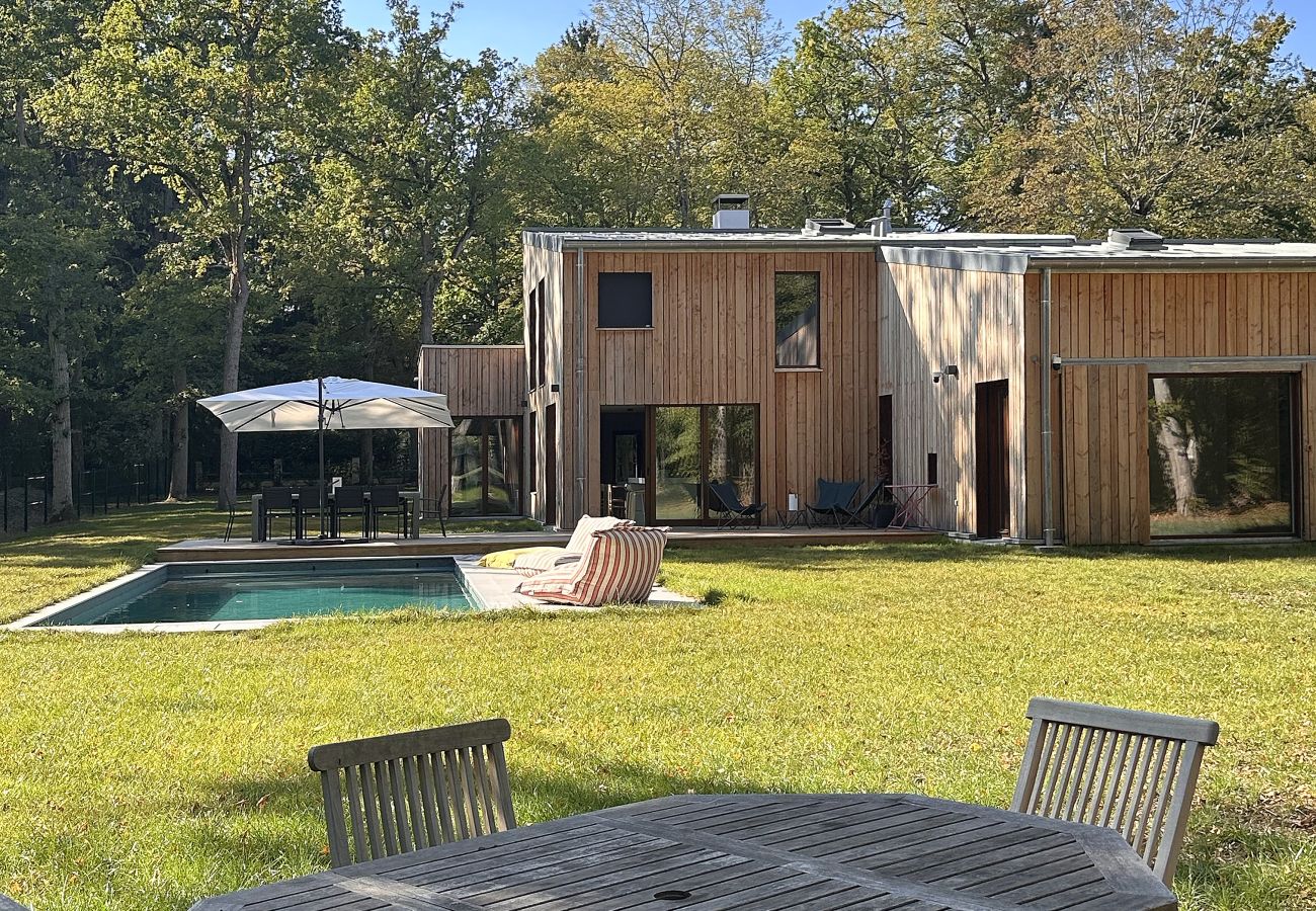 Maison à Lamorlaye - Forest House, ecolodge design 10 pers piscine chauffée