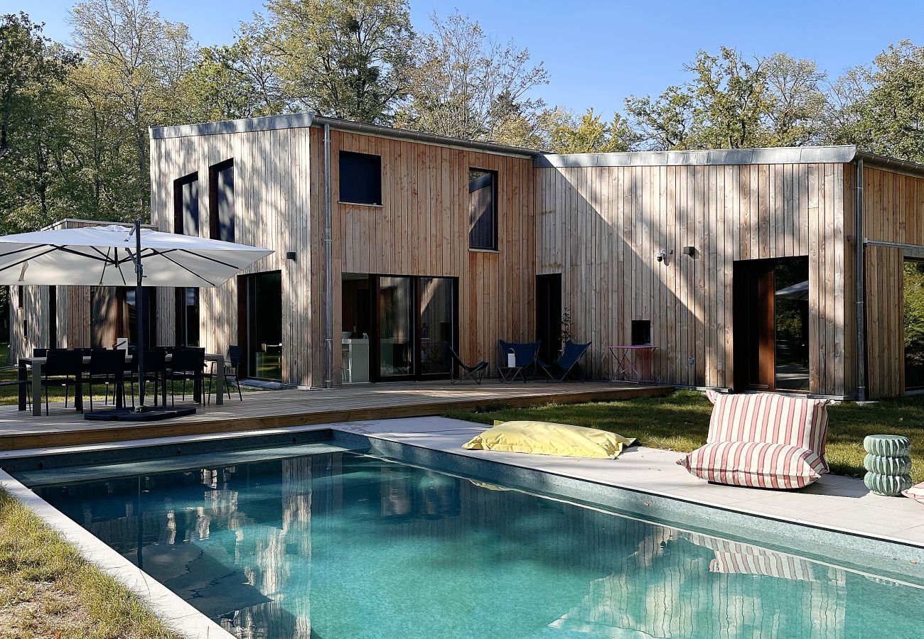 Maison à Lamorlaye - Forest House, ecolodge design 10 pers piscine chauffée