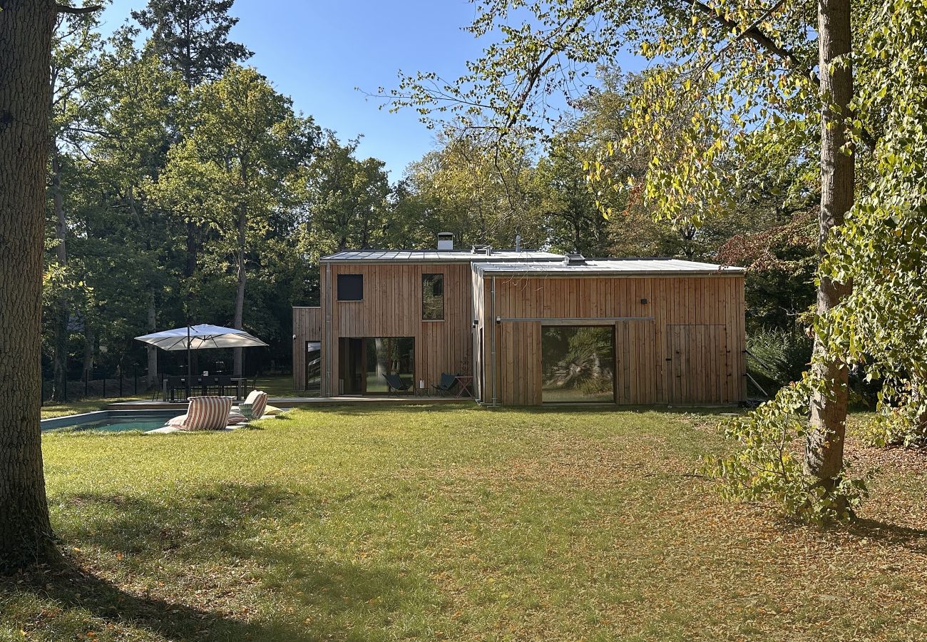 Maison à Lamorlaye - Forest House, ecolodge design 10 pers piscine chauffée