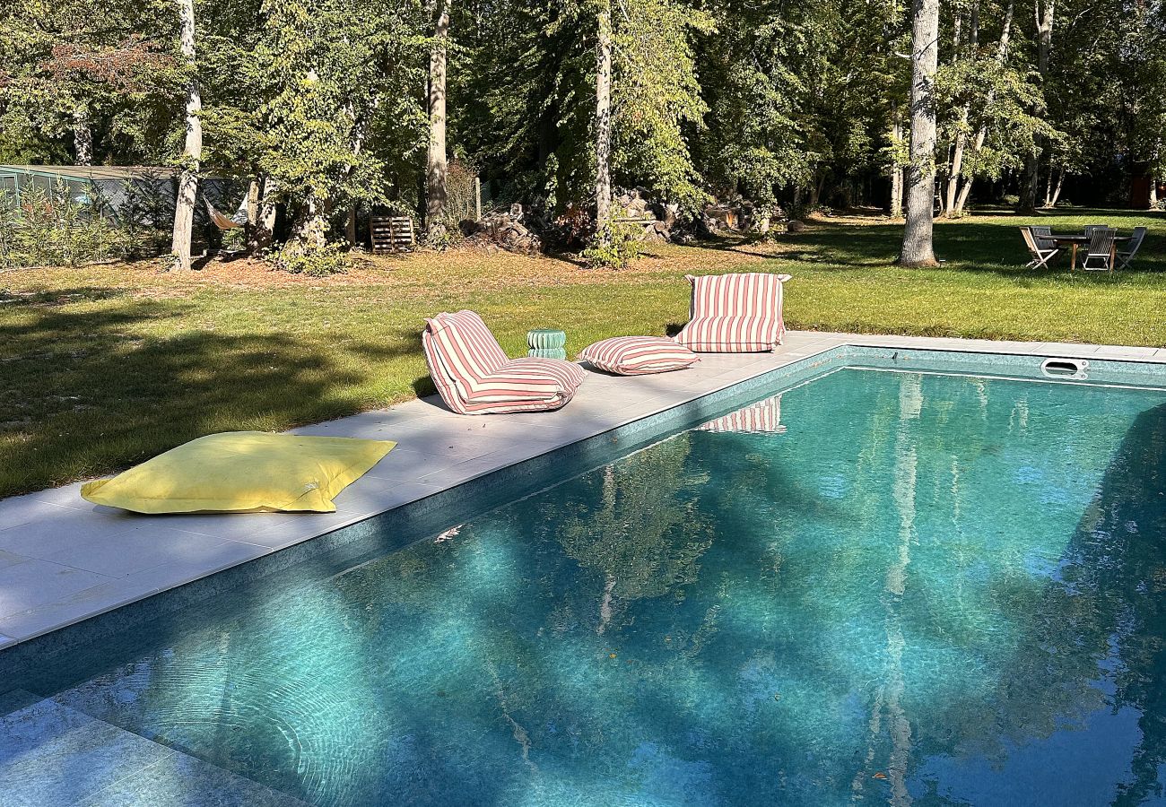 Maison à Lamorlaye - Forest House, ecolodge design 10 pers piscine chauffée
