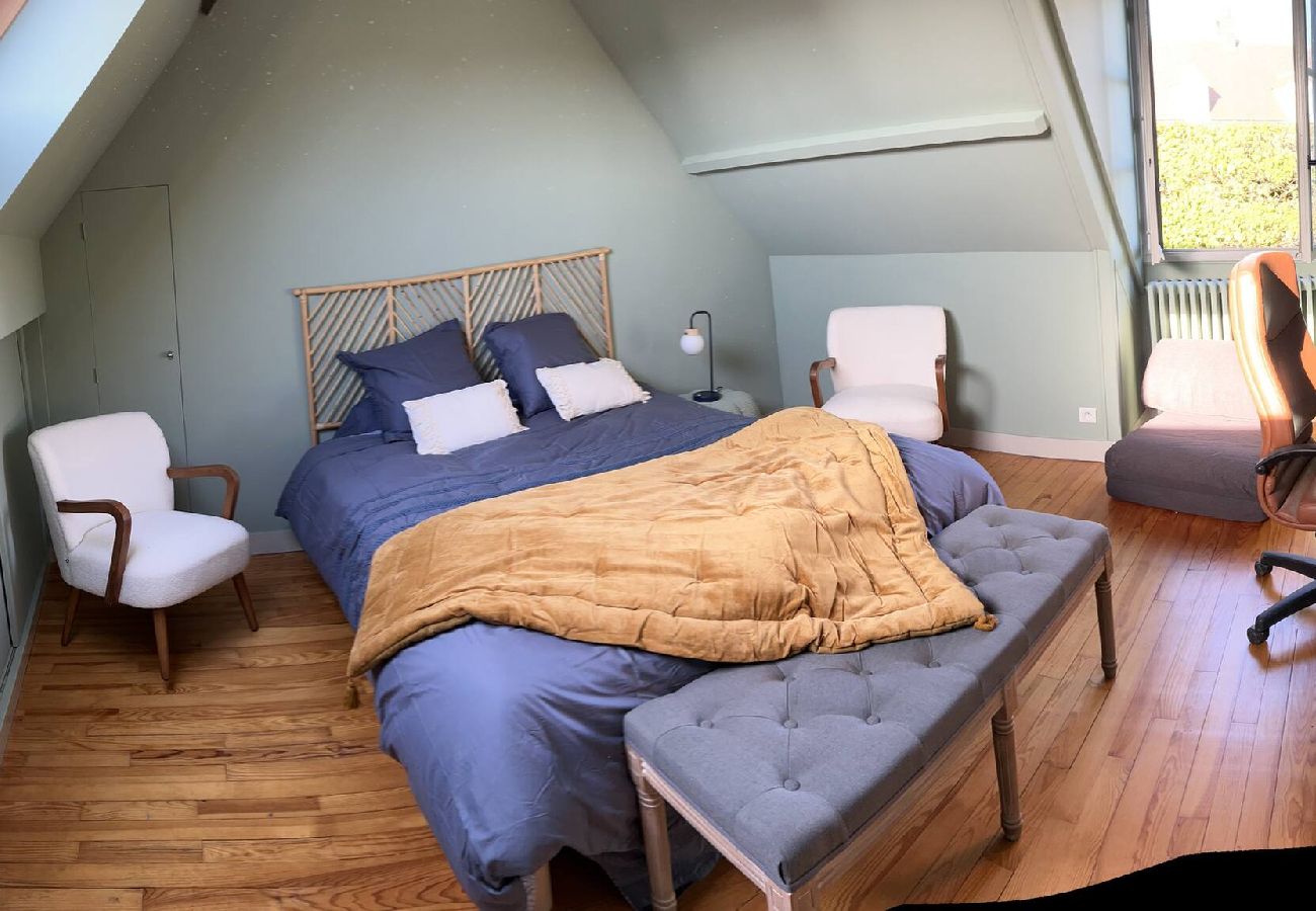 Maison mitoyenne à Senlis - NOUVEAUmaison au cœur de la ville / place calme 